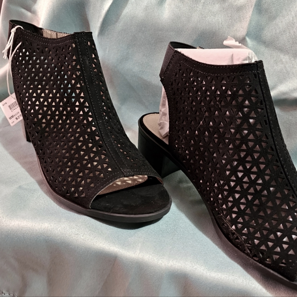 American Eagle sandals